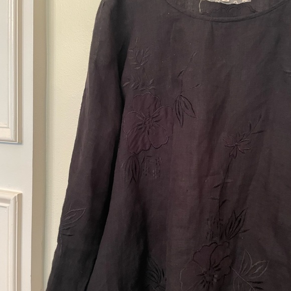 Heart’s Desire by Mary Grace 100% Linen with Embroidery Black Tunic - Picture 2 of 7
